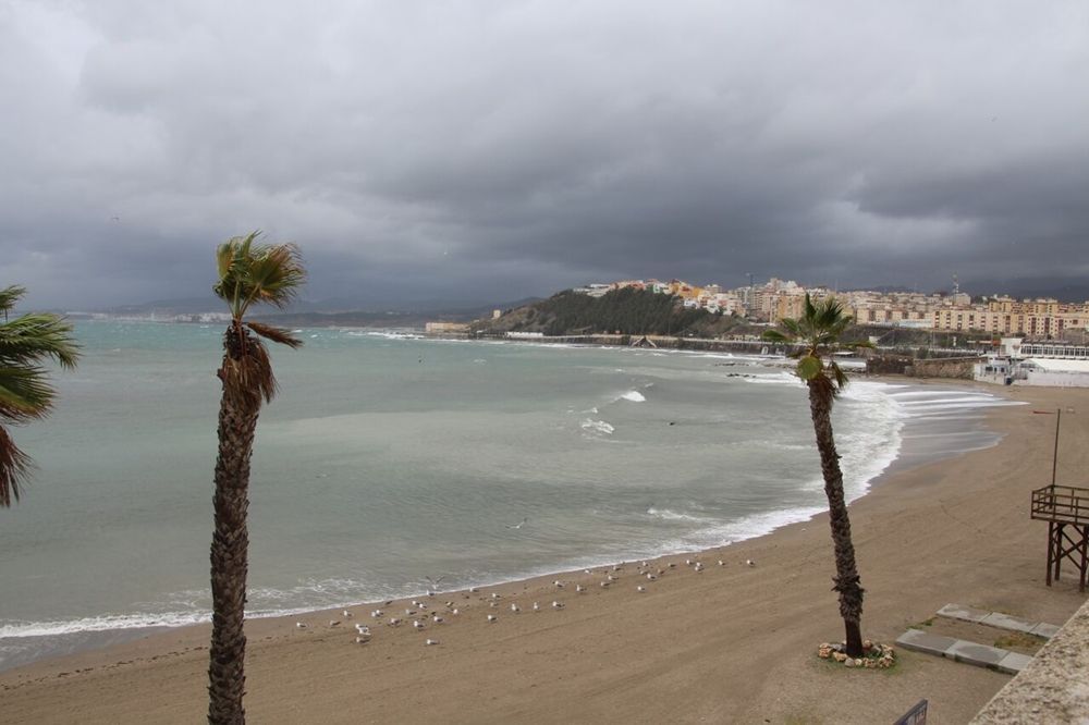 El PSOE lamenta la dejadez del Gobierno de Ceuta con las playas